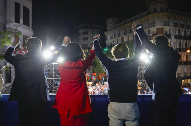 Archivo - (I-D) El líder del PP, Pablo Casado; la presidenta de la Comunidad de Madrid y candidata a la reelección por el PP, Isabel Díaz Ayuso; el alcalde de Madrid, José Luis Martínez-Almeida; y el secretario general del PP, Teodoro García Egea, levanta