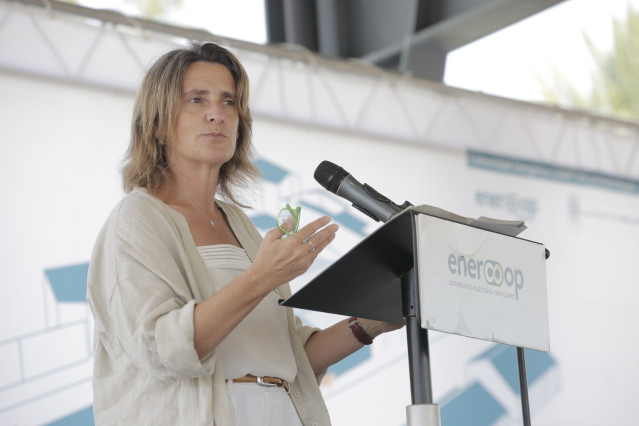 La vicepresidenta y ministra para la Transición Ecológica y el Reto Demográfico, Teresa Ribera, durante la clausura del acto “Comunidades energéticas: participación ciudadana en la transición energética” en Crevillent (Alicante)