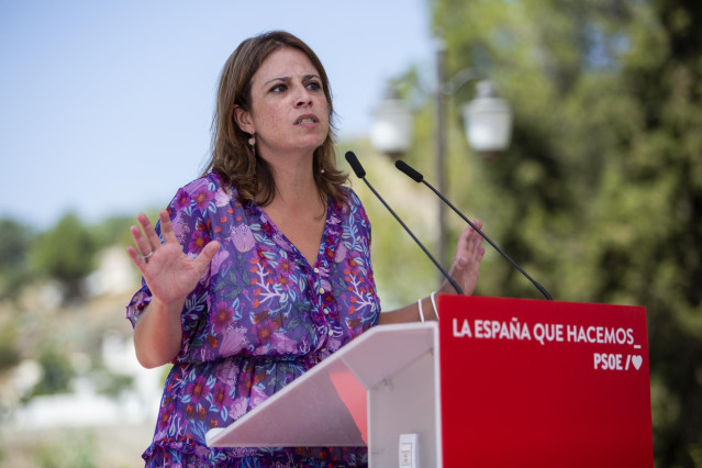 La vicesecretaria general del PSOE y portavoz en el Congreso, Adriana Lastra, durante  su intervención en el acto de homenaje del PSOE a Federico García Lorca, en La Chumbera. A 18 de agosto de 2021, en Granada (Andalucía, España).