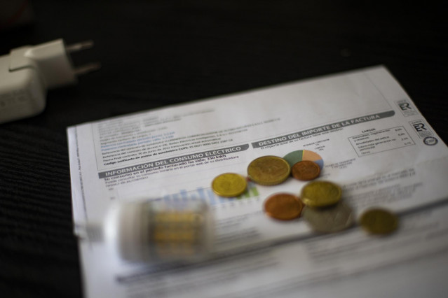 Una factura del consumo de luz, a 10 de septiembre de 2021, en Madrid (España).