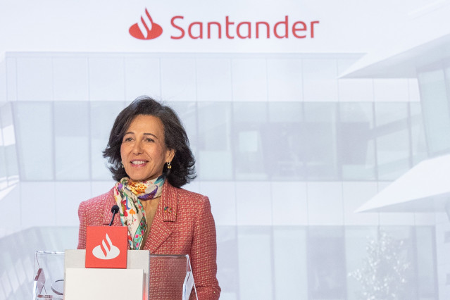 Archivo - La presidenta de Banco Santander, Ana Botín, durante la junta general de accionistas de 2021.