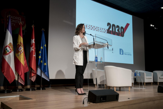La presidenta de la Comunidad de Madrid, Isabel Díaz Ayuso, interviene en la inauguración de la Jornada Nuevo-Nuevo Periodismo, a 17 de septiembre de 2021, en Tres Cantos, Madrid, (España). Organizada por el Foro Periodismo 2030