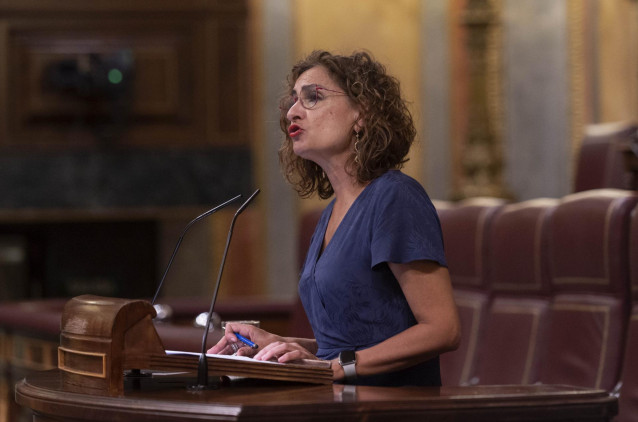 La ministra de Hacienda y Función Pública, María Jesús Montero, durante una sesión plenaria en el Congreso