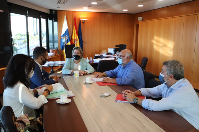 La consejera de Agricultura, Ganadería y Pesca del Gobierno de Canarias, Alicia Vanoostende, se reúne con el presidente ejecutivo de Seiasa, Francisco Rodríguez Mulero