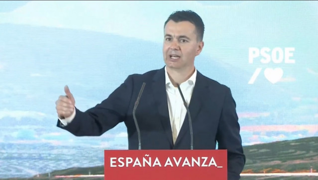 El portavoz parlamentario del PSOE, Héctor Gómez, se dirige al Comité Federal de Juventudes Socialistas este 19 de septiembre.