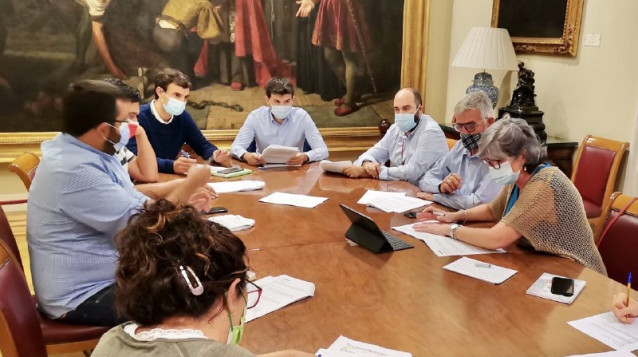 El senador Vicenç Vidal, de MÉS per Mallorca, en una mesa de trabajo.