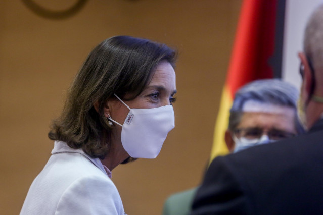 La ministra de  Industria, Comercio y Turismo, Reyes Maroto, a su llegada para comparecer en la Comisión del ramo del Congreso