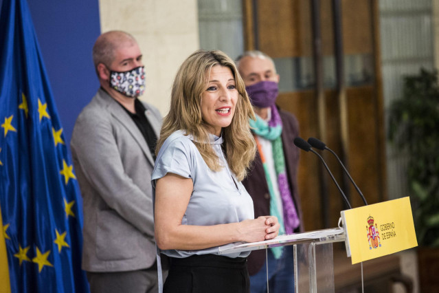 Archivo - La vicepresidenta tercera del Gobierno y ministra de Trabajo y Economía Social, Yolanda Díaz, interviene en la firma del V Acuerdo Social en Defensa del Empleo, a 27 de mayo de 2021, en el Ministerio de Trabajo y Economía Social, Madrid, (España