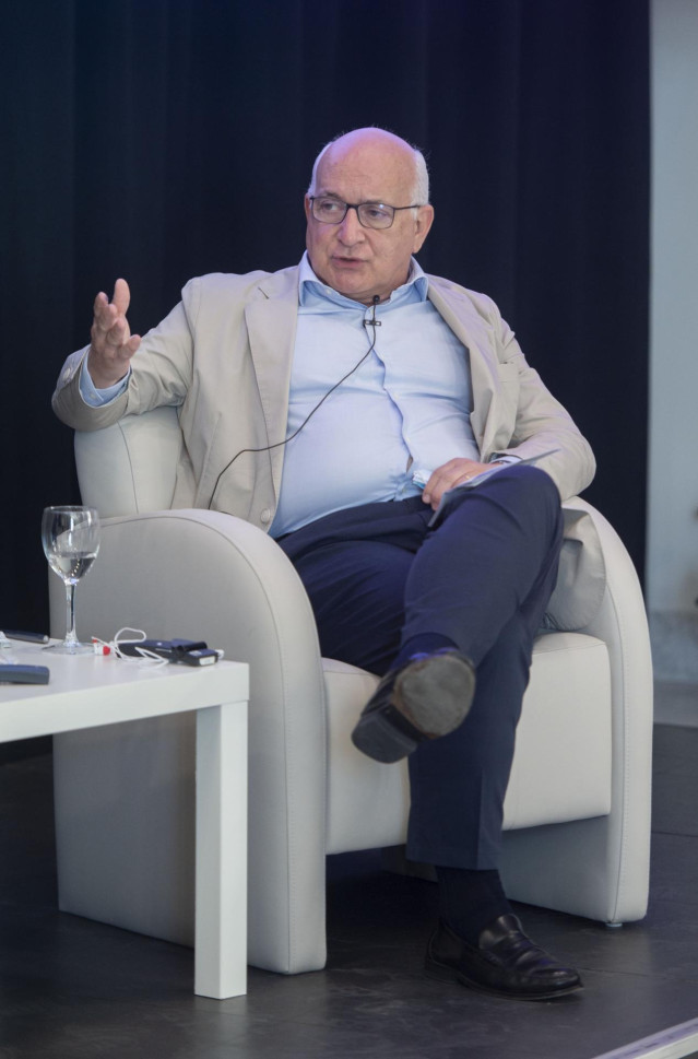 Archivo - El eurodiputado del PP, Javier Zarzalejo, interviene en las jornadas 'Los retos de las democracias descentralizadas: España y Alemania', en el Círculo de Bellas Artes, a 16 de julio de 2021, en Madrid (España).