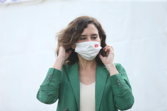 La presidenta de la Comunidad de Madrid, Isabel Díaz Ayuso, interviene en la inauguración de la sexta edición de la Feria del Vehículo Eléctrico de Madrid 2021.