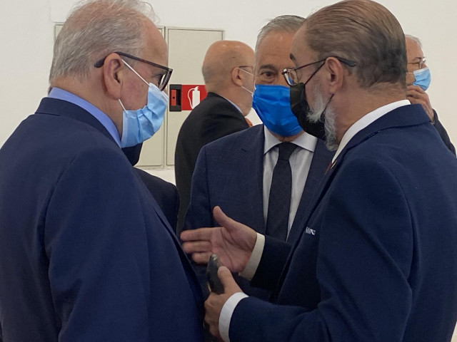 El exvicepresidente del Gobierno de España, Alfonso Guerra, el presidente del Gobierno de Aragón, Javier Lambán, y el presidente de las Cortes de Aragón, Javier Sada.