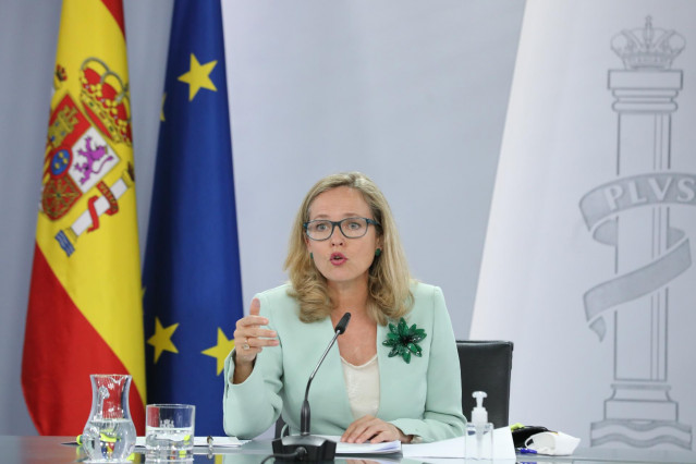 La vicepresidenta primera y ministra de Asuntos Económicos y Transformación Digital, Nadia Calviño, interviene en una rueda de prensa posterior a la reunión del Consejo de Ministros, a 21 de septiembre de 2021, en Madrid, (España). Durante la comparecenci