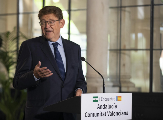 El presidente de la Generalitat Valenciana, Ximo Puig, en rueda de prensa tras la reunión el I Encuentro Andalucía-Comunitat Valenciana. A 21 de septiembre de 2021, En Sevilla (Andalucía, España).