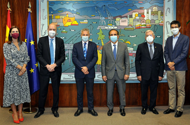 El presidente del Colegio de Ingenieros de Caminos, Canales y Puertos, Miguel Ángel Carrillo, y el presidente de Puertos del Estado, Francisco Toledo