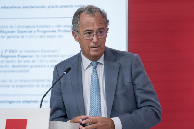 El consejero de Educación, Universidades, Ciencia y portavoz de la Comunidad de Madrid, Enrique Ossorio, durante una rueda de prensa posterior a una reunión del Consejo de Gobierno.