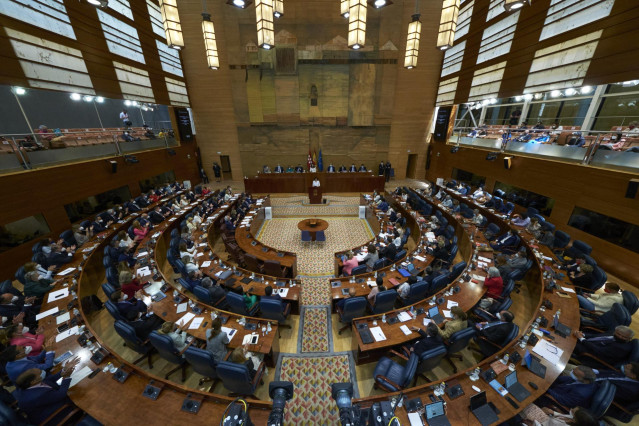 Archivo - La presidenta en funciones de la Comunidad de Madrid, Isabel Díaz Ayuso, interviene en la segunda sesión del pleno de su investidura en la Asamblea de Madrid, a 18 de junio de 2021, en Madrid (España). Los grupos parlamentarios de la oposición (