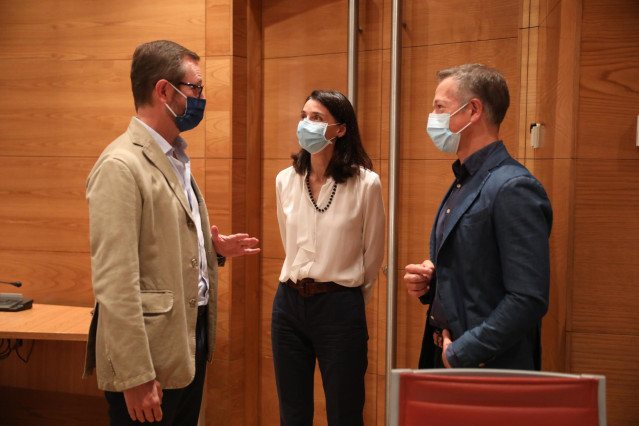Archivo - (I-D) El portavoz del PP en la Cámara Alta, Javier Maroto; la presidenta del Senado, Pilar Llop; y el portavoz del PSOE en el Senado, Ander Gil, charlan antes de la reunión de la Junta de Portavoces en el Salón de Pasos Perdidos de la Cámara Alt