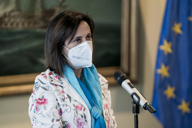 La ministra de Defensa, Margarita Robles, comparece en rueda de prensa, después de su reunión con la presidenta de la delegación de eurodiputados de la subcomisión de Seguridad y Defensa del Parlamento Europeo.