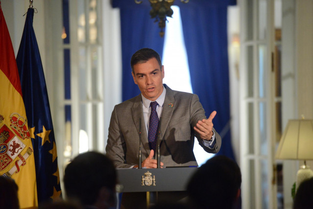 El presidente del Gobierno, Pedro Sánchez, ofrece declaraciones a los medios en la residencia del Embajador Representante Permanente de España ante las Naciones Unidas, a 22 de septiembre de 2021, en Nueva York (Estados Unidos)