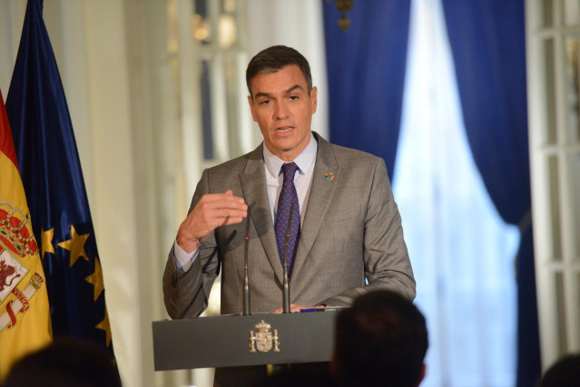 El presidente del Gobierno, Pedro Sánchez, ofrece una rueda de prensa a los medios en la residencia del Embajador Representante Permanente de España ante las Naciones Unidas, a 22 de septiembre de 2021, en Nueva York (Estados Unidos).