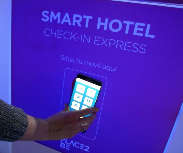 Archivo - Check in online.