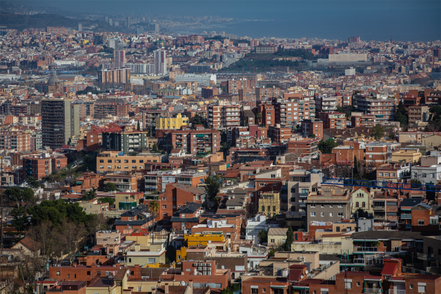 Archivo - Panorámica de la ciudad de Barcelona