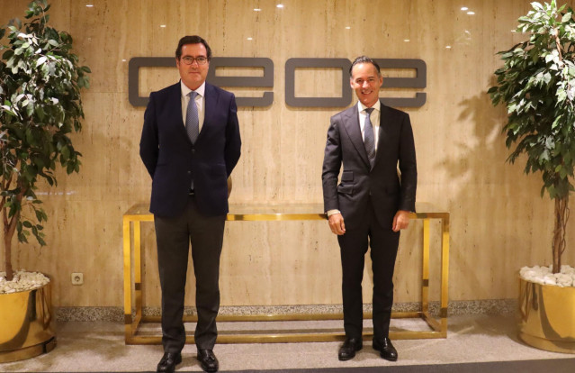 (Izda) El presidente de la CEOE, Antonio Garamendi, y el presidente de Sagardoy Abogados, Íñigo Sagardoy (dcha)