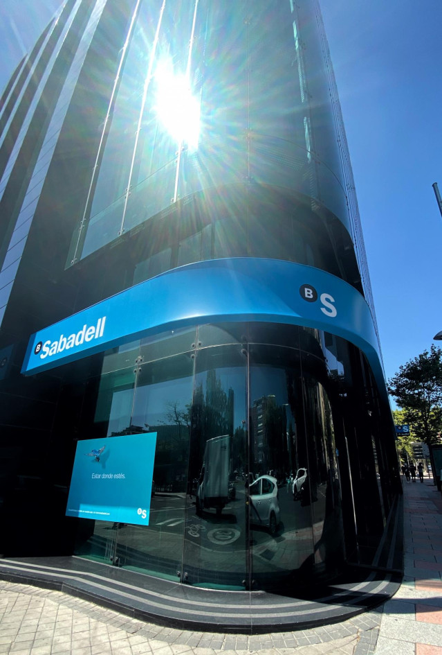 Archivo - Edificio del Banco Sabadelle en Madrid (España), a 31 de julio de 2020.