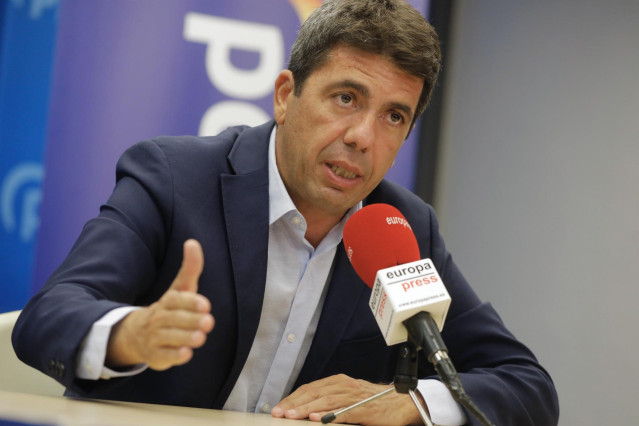 El presidente del PPCV, Carlos Mazón, en una entrevista con Europa Press