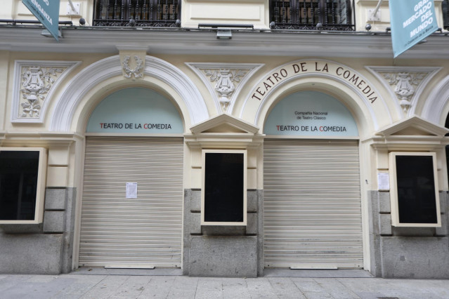 Archivo - Entrada al Teatro de la Comedia.