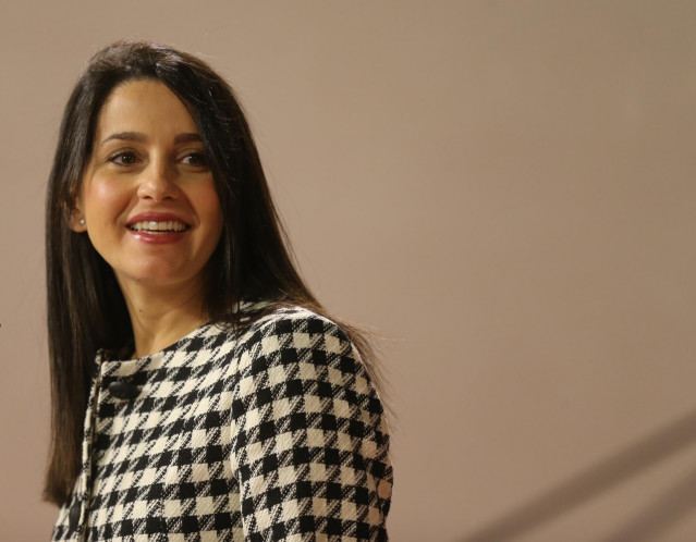 La presidenta de Ciudadanos (Cs), Inés Arrimadas, durante una rueda de prensa junto al el presidente de Castilla-La Mancha, en el Palacio de Fuensalida, a 8 de septiembre de 2021, en Toledo, Castilla-La Mancha (España).