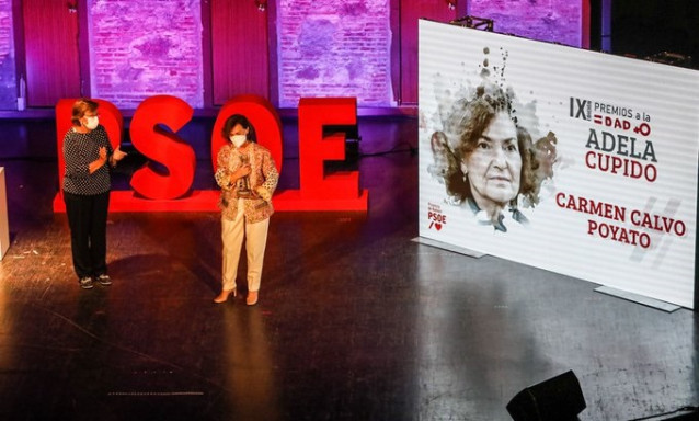 Carmen Calvo recoge el premio Adela Cupido