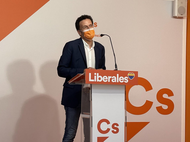 El portavoz nacional y vicesecretario general de Ciudadanos (Cs), Edmundo Bal, ofrece una rueda de prensa este sábado en València