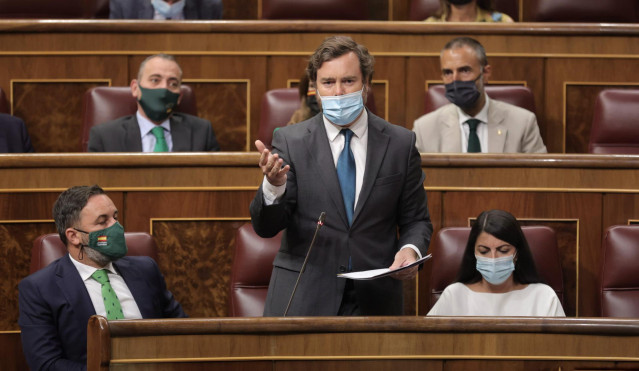 El portavoz de Vox Congreso de los Diputados, Iván Espinosa de los Monteros, interviene en una sesión de control al Gobierno