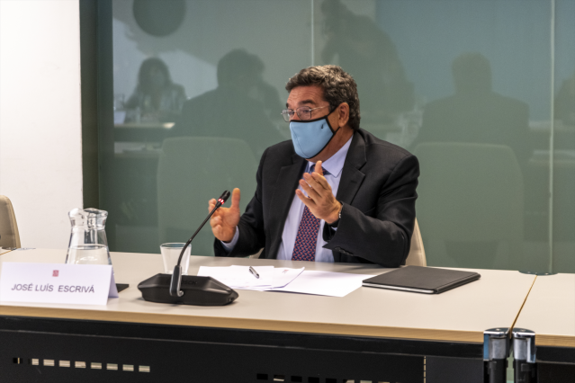 El ministro de Inclusión, Seguridad Social y Migraciones, José Luis Escrivá, durante una reunión con las conselleras catalanas de Derechos Sociales y de Igualdad, a 23 de septiembre de 2021, en Barcelona, Catalunya (España).
