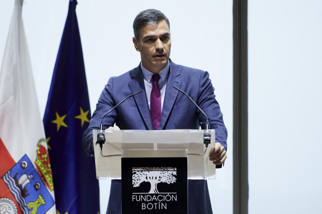 El presidente del Gobierno, Pedro Sánchez, interviene en la inauguración de la jornada ‘Diálogos sobre el Futuro del Trabajo’ en el Centro Botín, a 27 de septiembre de 2021, en Santander, Cantabria