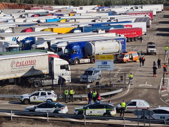 Archivo - Camioneros embolsados en áreas de servicio de Jaén