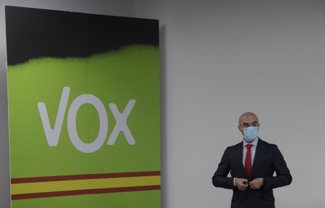 El vicepresidente primero de Acción Política y eurodiputado de Vox, Jorge Buxadé, a su llegada a una rueda de prensa