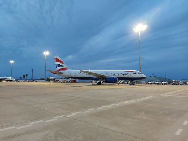 Llegada de un A-320 de British Airways al aeropuerto sevillano.