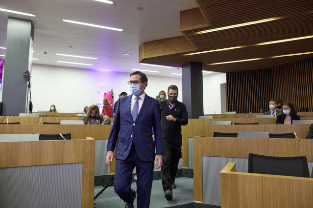 El presidente de la CEOE, Antonio Garamendi, a su llegada a la III Jornada Mujeres y Liderazgo 2021 en los Auditorios de la CEOE, a 27 de septiembre de 2021, en Madrid, (España).
