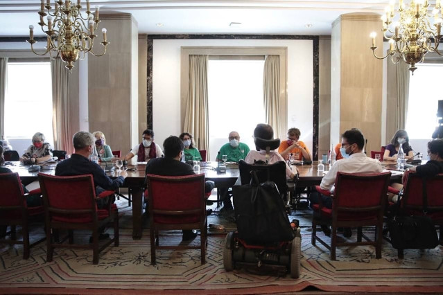 Los sindicatos CCOO, UGT, el Sindicato y de Inquilinos y la PAH presentan en el Congreso su Ley de Vivienda con la regulación del alquiler a Unidas Podemos, ERC, EH-Bildu, Junts, la CUP, Compromís y Nueva Canarias.
