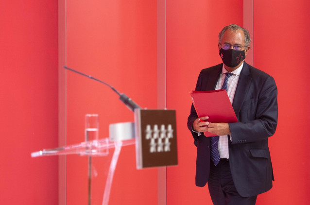 El consejero de Educación, Ciencia y Universidades de la Comunidad de Madrid, Enrique Ossorio, ofrece declaraciones a los medios de comunicación en la sede del Gobierno regional, a 6 de septiembre de 2021, en Madrid (España).