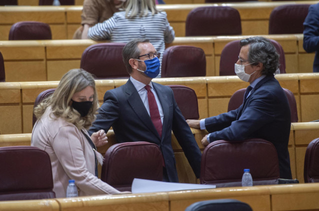 Archivo - El portavoz del PP en el Senado, Javier Maroto (c), y otros senadores del PP, durante una sesión de control al Gobierno en el Senado, a 25 de mayo de 2021, en Madrid (España). En este pleno, el Gobierno se enfrenta, entre otras, a preguntas rela