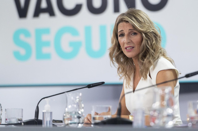 La vicepresidenta segunda y ministra de Trabajo y Economía Social, Yolanda Díaz, comparece en una rueda de prensa posterior al Consejo de Ministros celebrado en Moncloa, a 28 de septiembre de 2021, en Madrid, (España).