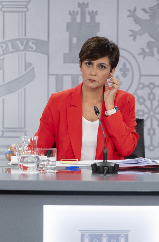 La ministra Portavoz, Isabel Rodríguez, comparece en una rueda de prensa posterior al Consejo de Ministros celebrado en Moncloa, a 28 de septiembre de 2021, en Madrid, (España).