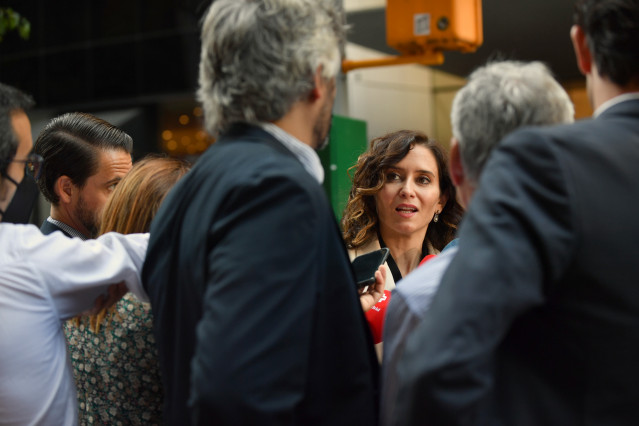 La presidenta de la Comunidad de Madrid, Isabel Díaz Ayuso, ofrece declaraciones a los medios en la zona de la Quinta Avenida, a 27 de septiembre de 2021, en Nueva York (EEUU).