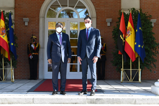 El presidente del Gobierno, Pedro Sánchez, se ha reunido en el Palacio de la Moncloa con su homólogo angoleño, João Lourenço