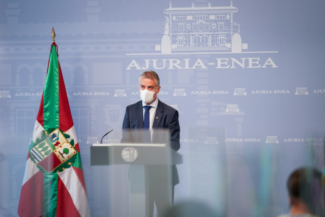 Archivo - El Lehendakari, Iñigo Urkullu, durante una rueda de prensa posterior a la reunión del Consejo asesor del LABI, a 22 de julio de 2021, en Vitoria, Álava, Euskadi (España). El Consejo Asesor del Plan de Protección Civil de Euskadi (LABI) ha establ
