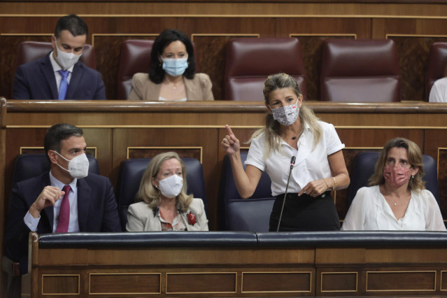 La vicepresidenta segunda del Gobierno y ministra de Trabajo y Economía Social, Yolanda Díaz, interviene en una sesión de control al Gobierno en el Congreso de los Diputados, a 15 de septiembre de 2021, en Madrid, (España). En esta sesión, la primera del