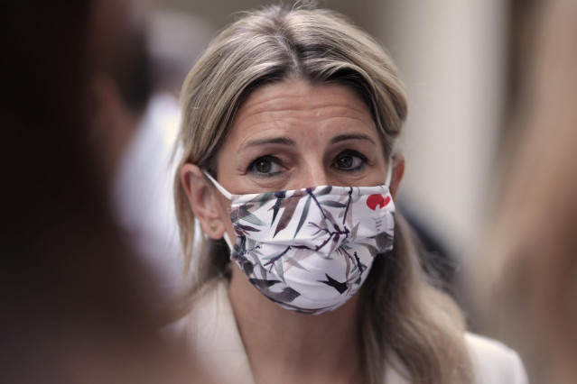 Archivo - La vicepresidenta Tercera del Gobierno y Ministra de Trabajo y Economía Social, Yolanda Díaz, a su llegada a la comisión de Trabajo, Inclusión, Seguridad Social y Migraciones, a 28 de junio de 2021, en el Senado, Madrid, (España).
